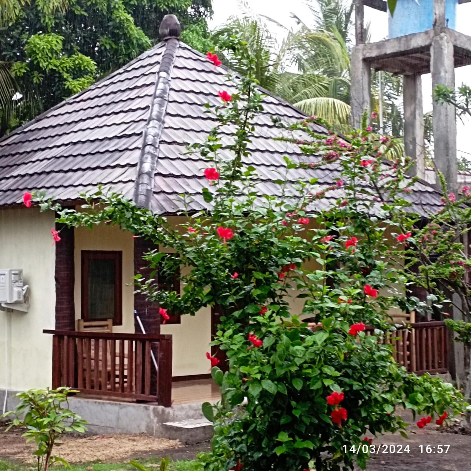 Tangga Bungalows Gili Air Esterno foto