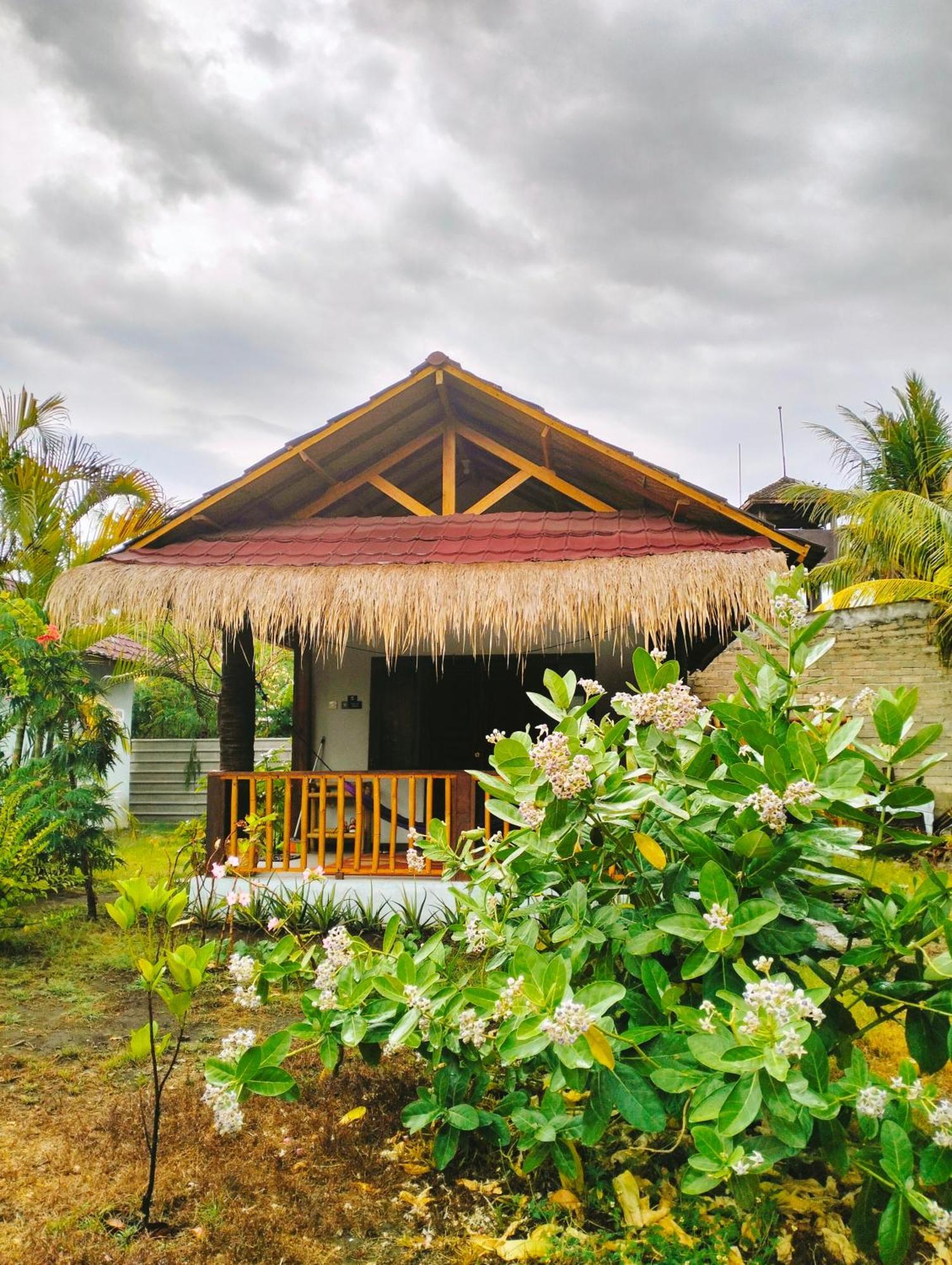 Tangga Bungalows Gili Air Esterno foto