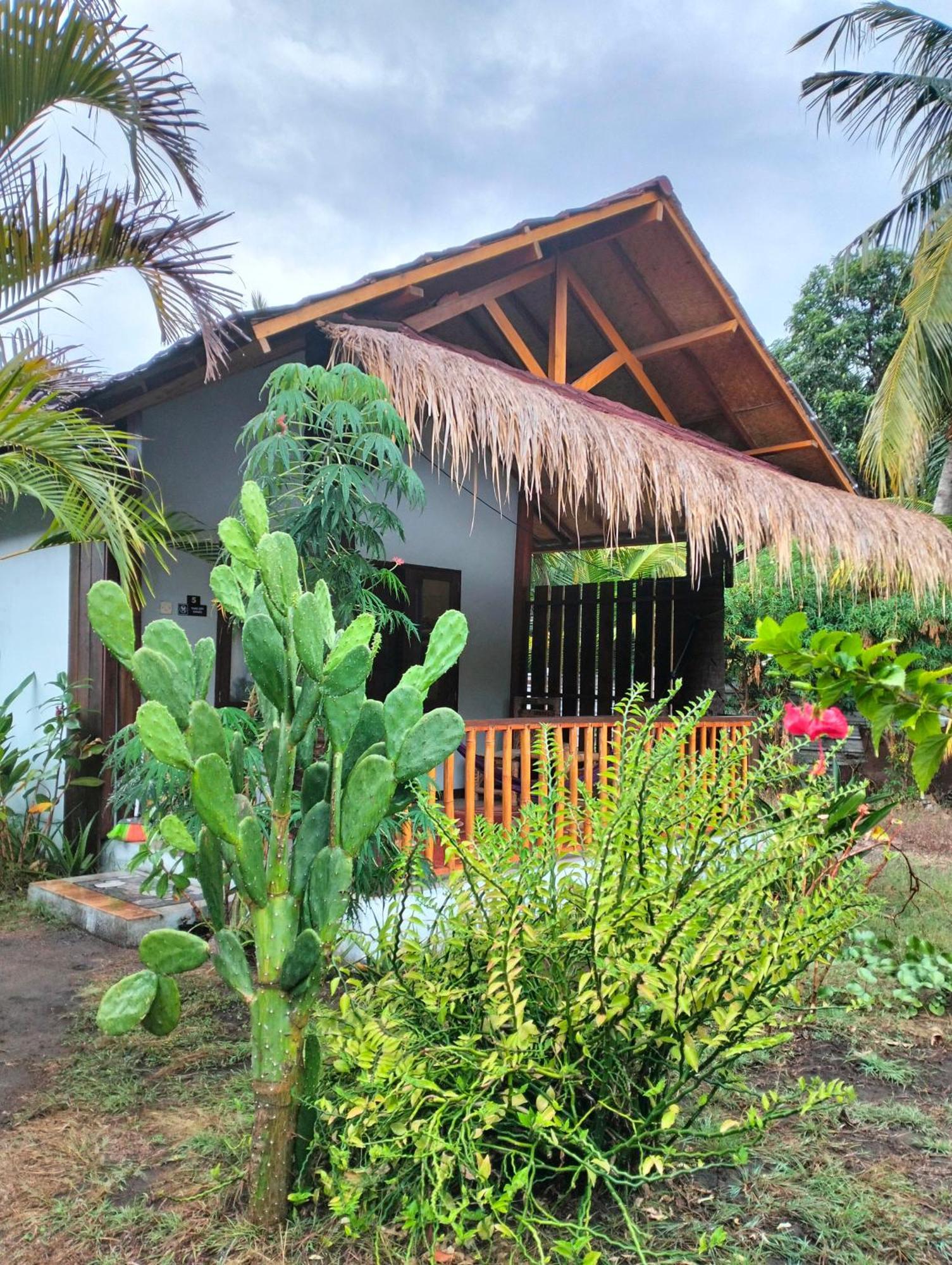 Tangga Bungalows Gili Air Esterno foto